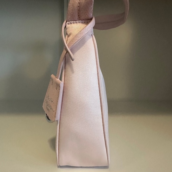 Prada Re-Edition 2000 Mini Shoulder Bag - Picture 4 of 10